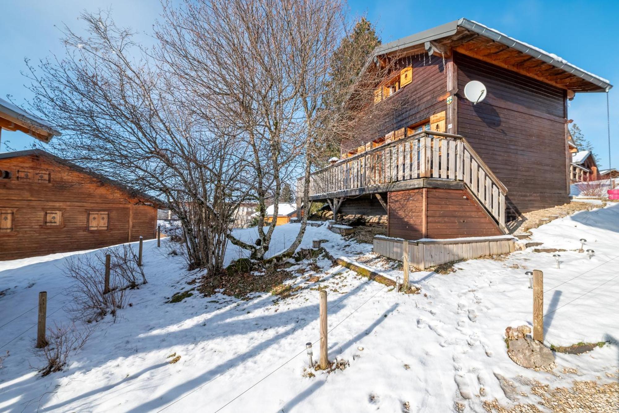 Chalet L'Embellie - Chalet Avec Piscine Partagee Saint-Laurent-en-Grandvaux المظهر الخارجي الصورة